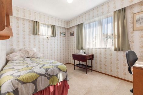 Photo of property in 8 Warden Place, Mangere Bridge, Auckland, 2022