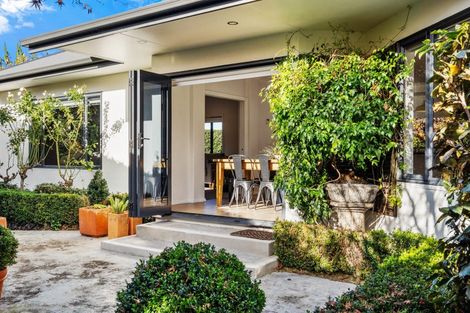 Photo of property in 27 Napier Street, Jervoistown, Napier, 4112