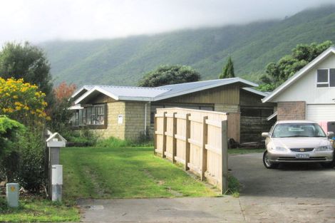 Photo of property in 7b Lesley Grove, Waikanae, 5036