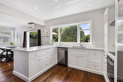 Photo of property in 23 Lucknow Terrace, Khandallah, Wellington, 6035