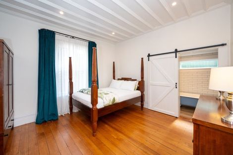 Photo of property in 14 Cameron Road, Bluff Hill, Napier, 4110