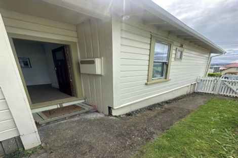 Photo of property in 180 Sutherland Road, Lyall Bay, Wellington, 6022