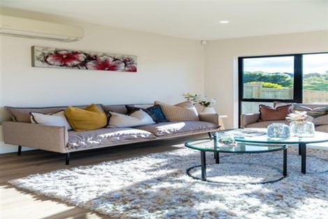 Photo of property in 38 Whakairo Crescent, Gulf Harbour, 0930
