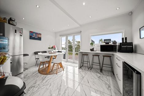 Photo of property in 121 Fairview Avenue, Fairview Heights, Auckland, 0632