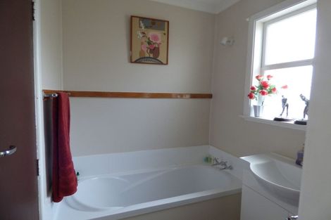 Photo of property in 164 Newlands Road, Newlands, Wellington, 6037