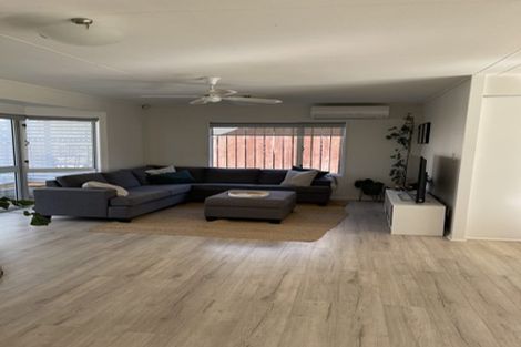 Photo of property in 81 Kemp Road, Massey, Auckland, 0614