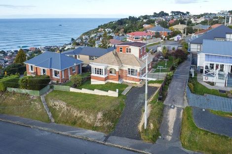Photo of property in 11 Earls Road, Saint Clair, Dunedin, 9012