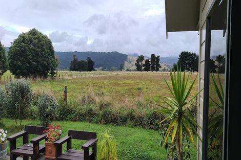 Photo of property in 131 Arapaepae Road South, Levin, 5571