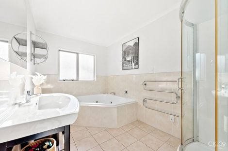 Photo of property in 15 Frankie Stevens Place, Riverstone Terraces, Upper Hutt, 5018