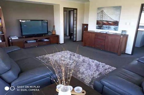 Photo of property in 1/70 Highland Park Drive, Highland Park, Auckland, 2010