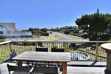 Photo of property in 60 Sarah Street, Waikawa Beach, Manakau, 5573