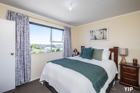 Photo of property in 9a Pimlico Place, Newlands, Wellington, 6037