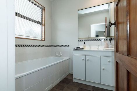 Photo of property in 10 Jellicoe Drive, Hamilton East, Hamilton, 3216