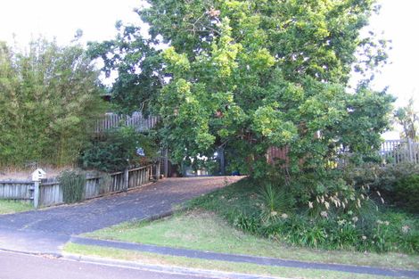 Photo of property in 4 Hollyhock Place, Browns Bay, Auckland, 0630