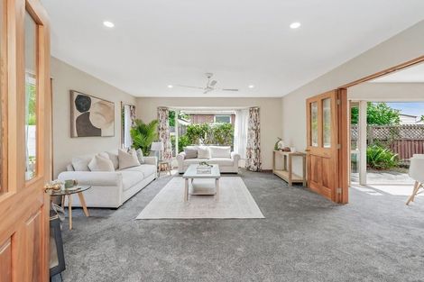 Photo of property in 128 Yaldhurst Road, Sockburn, Christchurch, 8042
