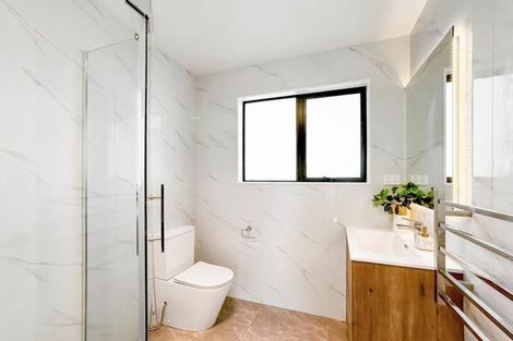 Photo of property in 19 Ellesmere Crescent, Pakuranga Heights, Auckland, 2010