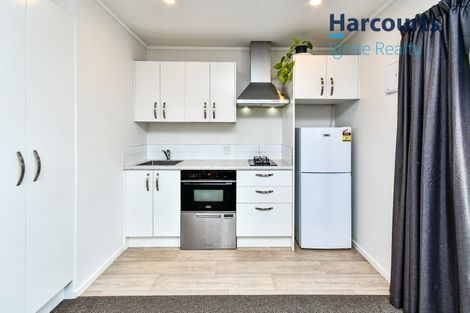 Photo of property in 8 Booker Place, Weymouth, Auckland, 2103