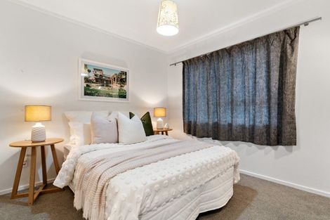 Photo of property in 2/7 Eskdale Road, Birkdale, Auckland, 0626