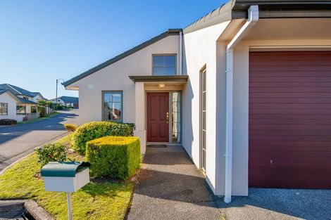 Photo of property in 38 Lakeridge Close, Rangatira Park, Taupo, 3330