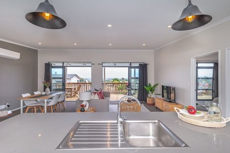 Photo of property in 6 Arataki Grove, Waitarere Beach, Levin, 5510