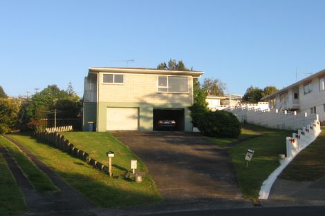 Photo of property in 1/19 Hamilton Place, Glenfield, Auckland, 0629