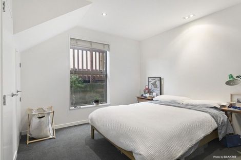 Photo of property in 71 Tiketike Way, Brooklyn, Wellington, 6021