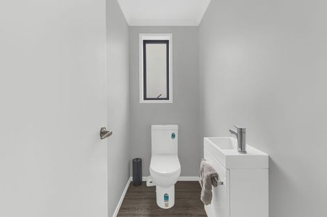 Photo of property in 14 Discovery Place, Marfell, New Plymouth, 4310