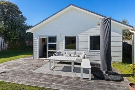 Photo of property in 27 Sarah Street, Waikawa Beach, Levin, 5573