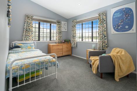 Photo of property in 154a Newlands Road, Newlands, Wellington, 6037