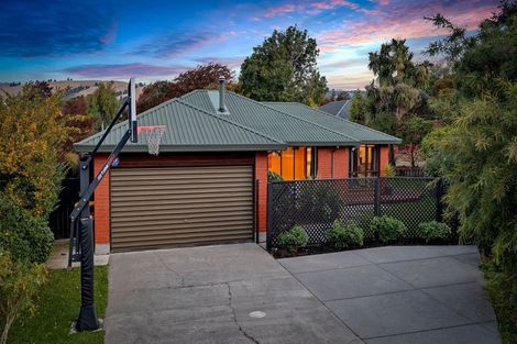 Photo of property in 12 Esher Place, Saint Martins, Christchurch, 8022