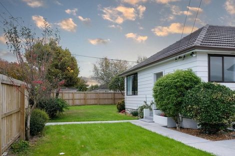 Photo of property in 32 Bateman Avenue, Bryndwr, Christchurch, 8053