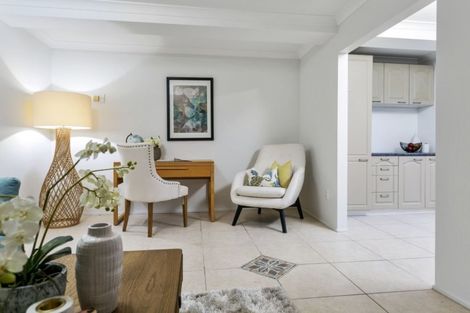 Photo of property in 20 Finn Place, Totara Vale, Auckland, 0629