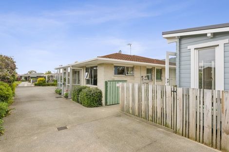 Photo of property in 18 Rewarewa Crescent, Waikanae, 5036
