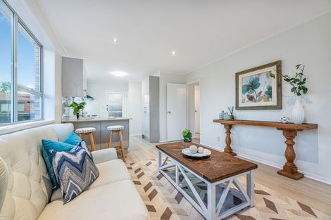 Photo of property in 2/17 Roberts Road, Te Atatu South, Auckland, 0610