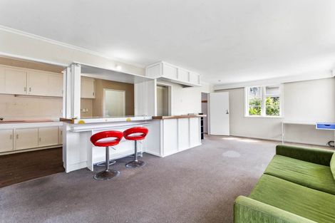 Photo of property in 37 Queen Mary Avenue, New Lynn, Auckland, 0600