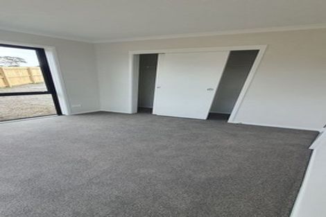 Photo of property in 33 Red Hills Road, Massey, Auckland, 0614