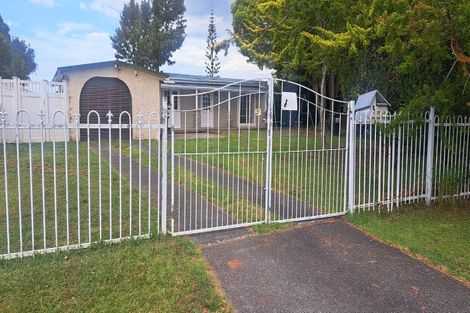 Photo of property in 5 Denver Avenue, Sunnyvale, Auckland, 0612