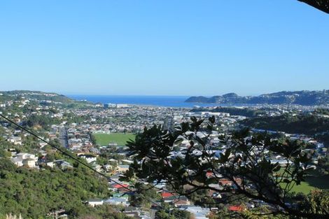 Photo of property in 174 Nevay Road, Karaka Bays, Wellington, 6022