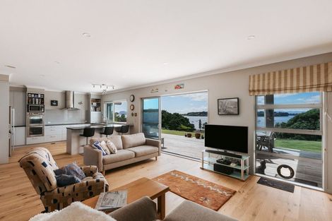 Photo of property in 109 Harbour View Road, Omokoroa, 3114