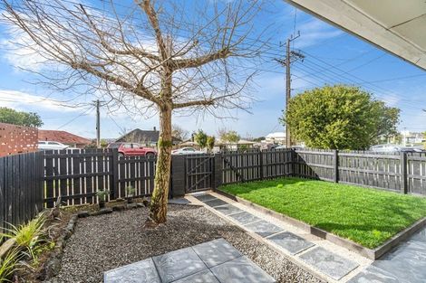 Photo of property in 86 Sylvan Avenue, Northcote, Auckland, 0627