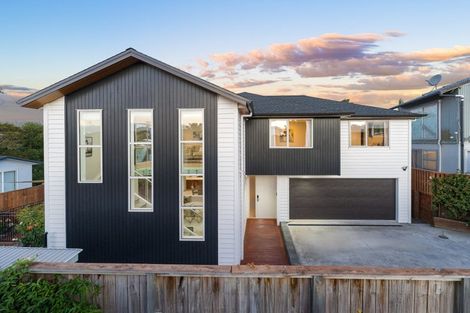 Photo of property in 38a Pokapu Street, Titirangi, Auckland, 0600