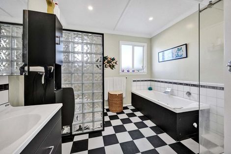 Photo of property in 227 South Road, Hawera, 4610