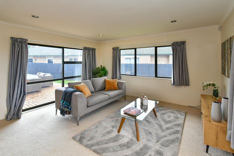 Photo of property in 24 Greig Place, Pukekohe, 2120