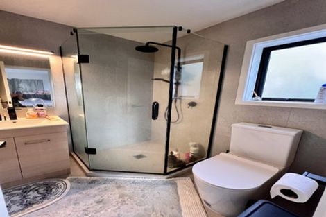 Photo of property in 53a Megan Avenue, Pakuranga Heights, Auckland, 2010