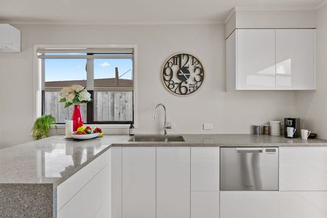 Photo of property in 9 Grainger Road, Te Atatu South, Auckland, 0610