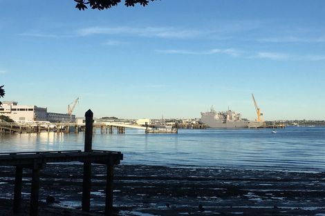 Photo of property in 15/1a Stanley Point Road, Stanley Point, Auckland, 0624