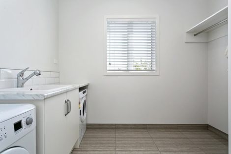 Photo of property in 1 Kotare Grove, Cambridge, 3434