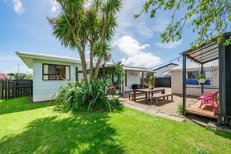 Photo of property in 23 Linwood Drive, Paraparaumu, 5032