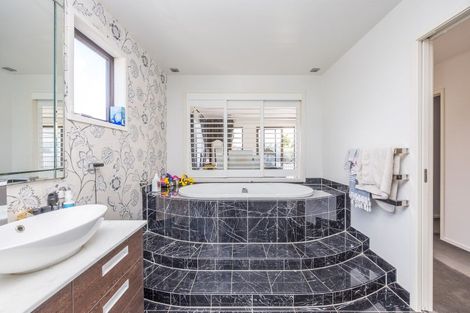 Photo of property in 1420 Whangaparaoa Road, Army Bay, Whangaparaoa, 0930