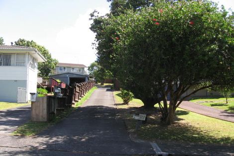 Photo of property in 2/11 Tahu Crescent, Sunnynook, Auckland, 0620